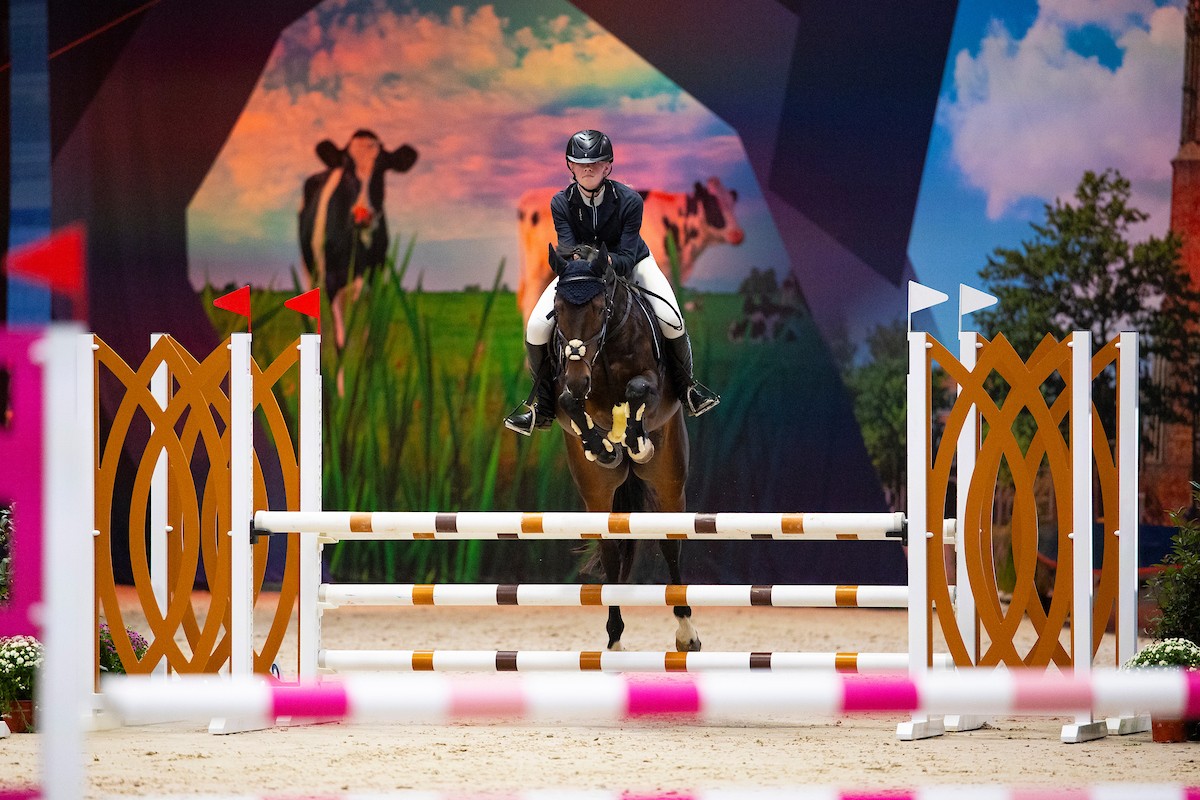 thumbnail_Lieke van der Linde-Nena OHesseln-LEEU24L27162.JPG (Allspan)