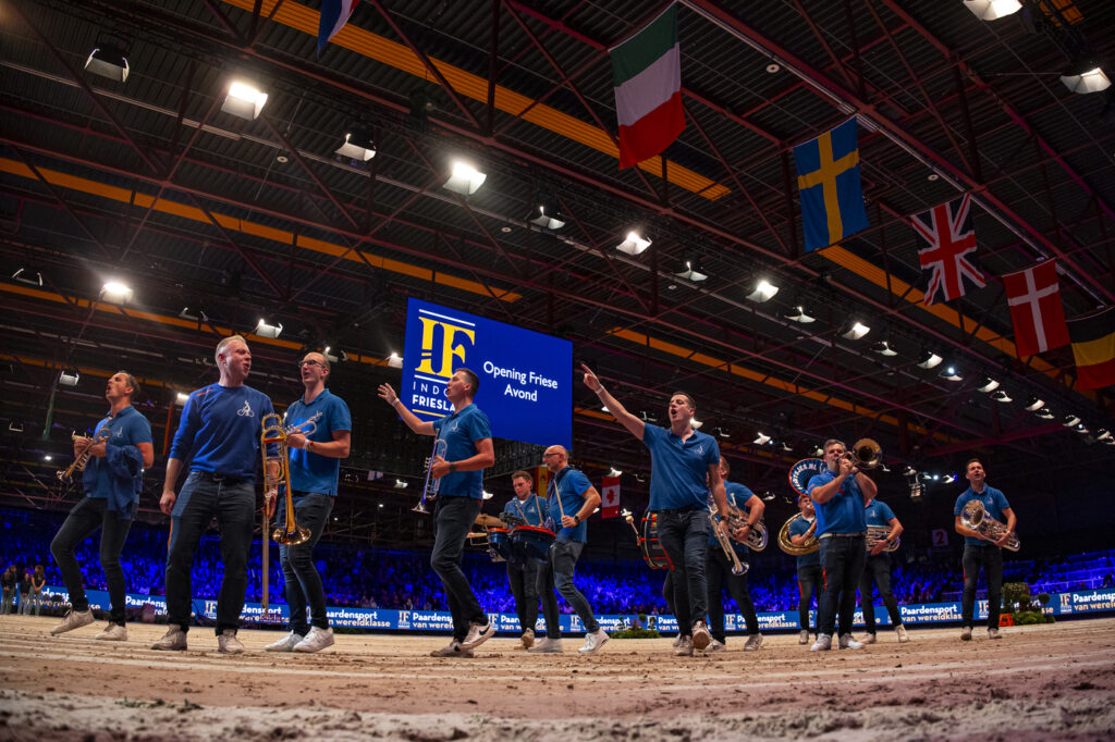 Opening-LEEU25L186540