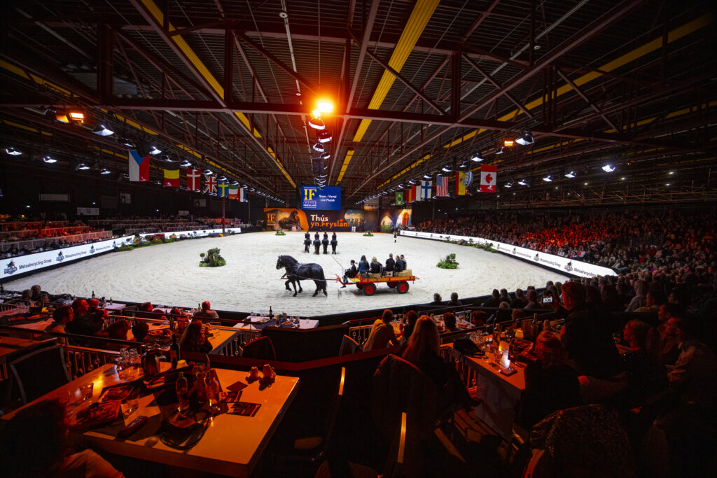 Show Viertal Live Muziek-LEEU25L189746