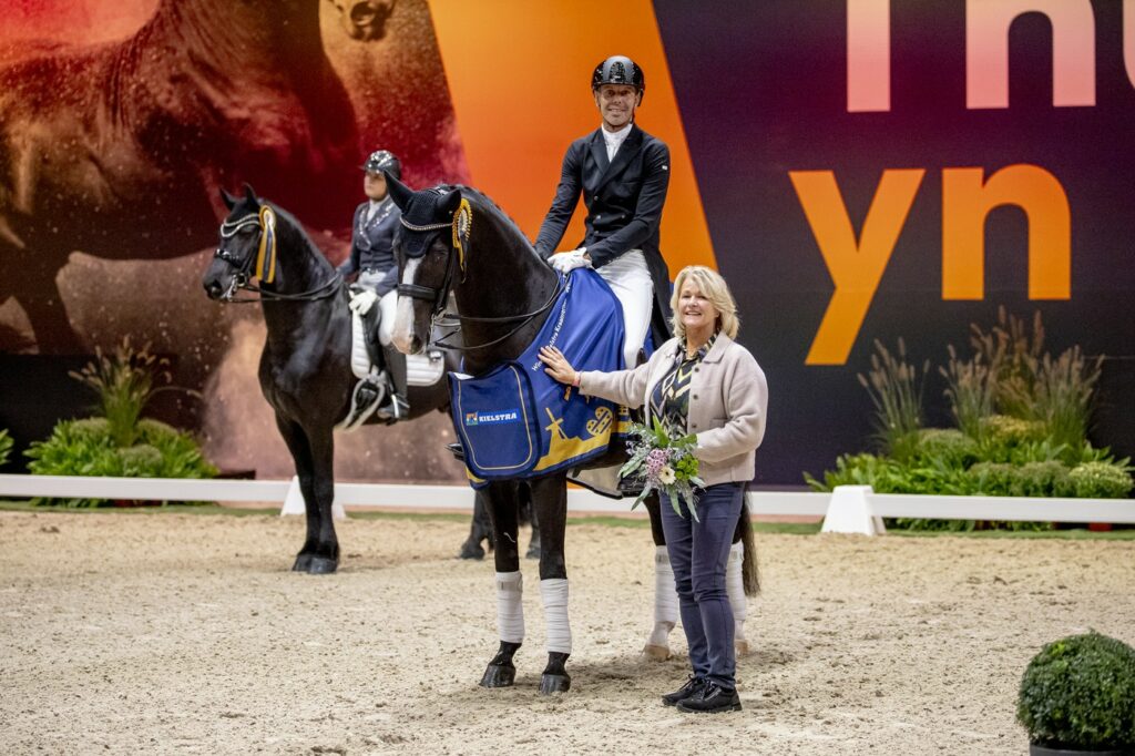 thumbnail_Hans Peter Minderhoud-My Toto-LEEU25L01nn--LEEU25L124114