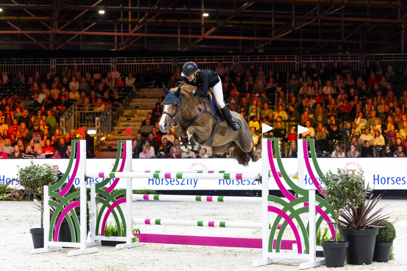 Marriet-Smit-–-Hoekstra-in-Horses2fly-1m30-finale-3-1