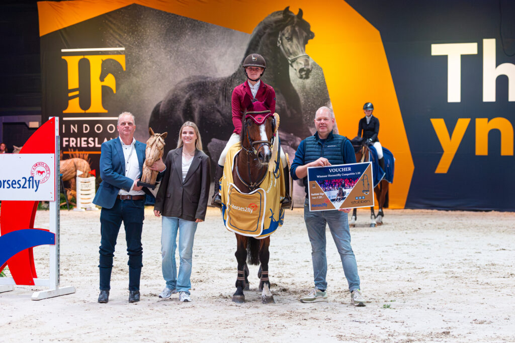 Amber Kiewiet in Horses2fly 1m20 finale