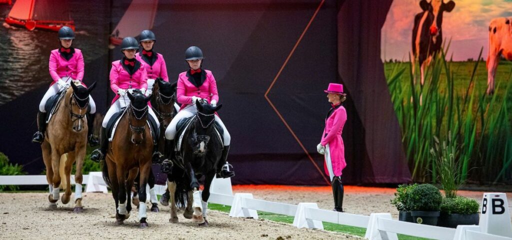 the_pink_panthers__leeu25l129577__1_